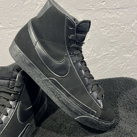 🔥Women’s NIKE Blazer High “Triple Black”- Skateboard Sneakers Sz 11 - EXCELLENT - Picture 2 of 13